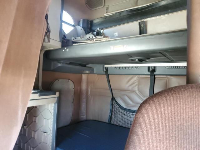 2014 Freightliner Cascadia Semi Truck