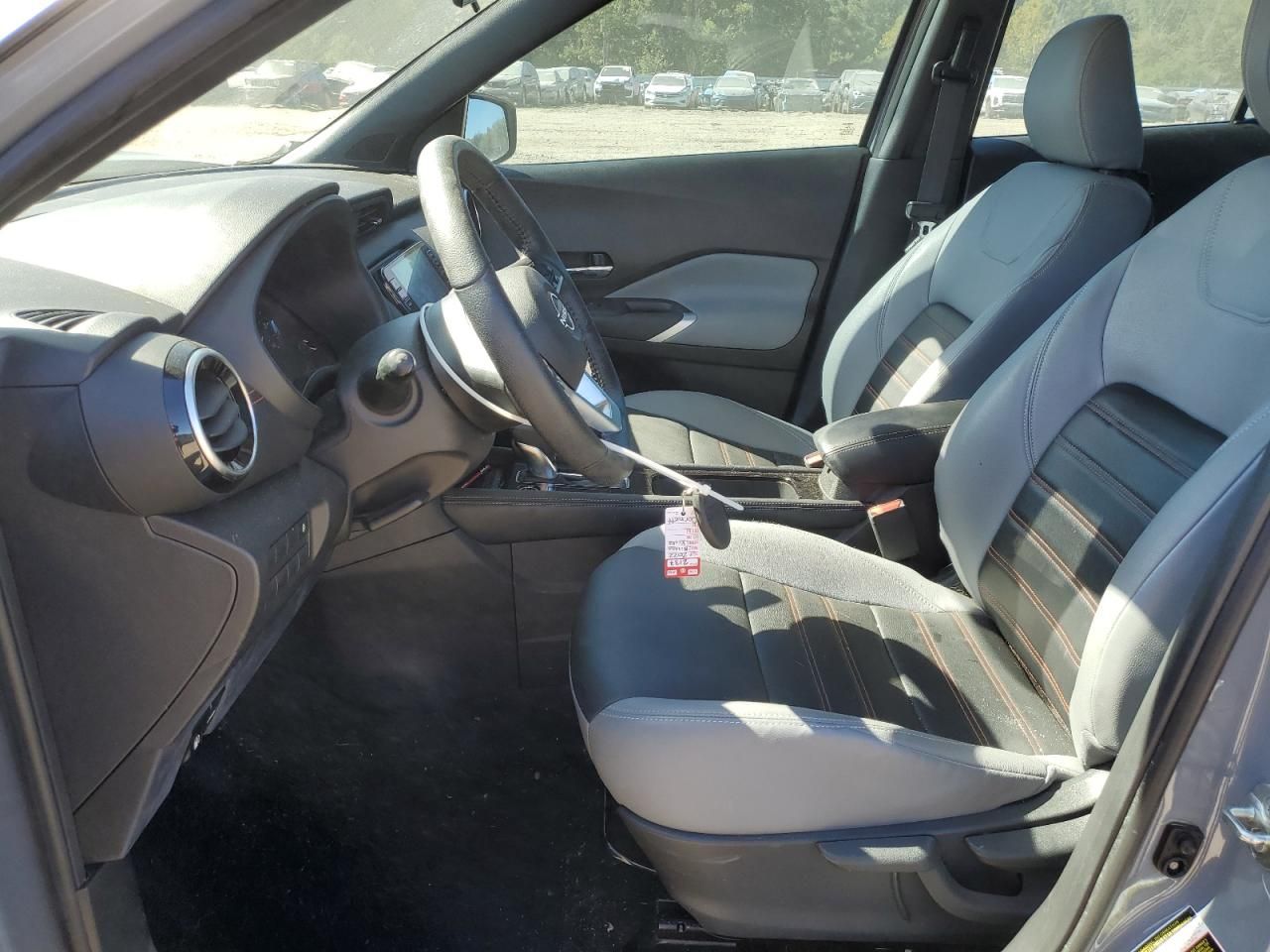 2022 Nissan Kicks sr