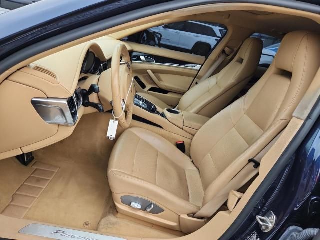 2011 Porsche Panamera 2