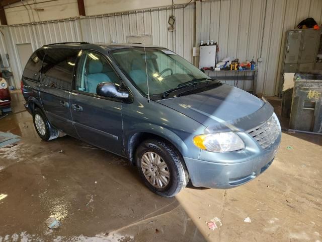 2007 Chrysler Town & Country LX