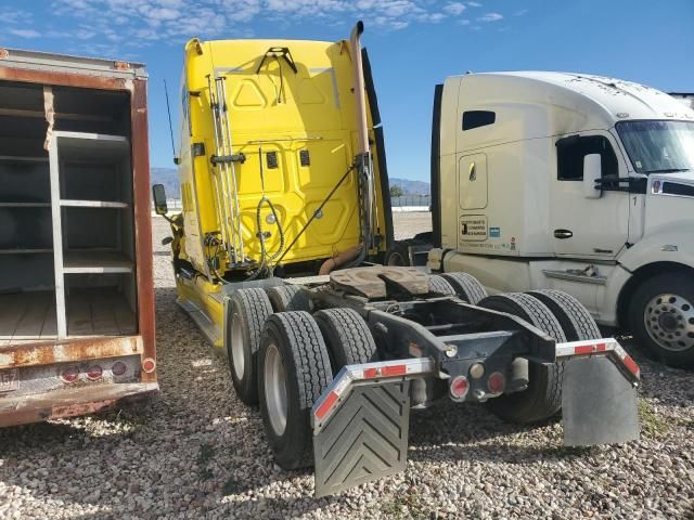 2010 Freightliner Cascadia Semi Truck