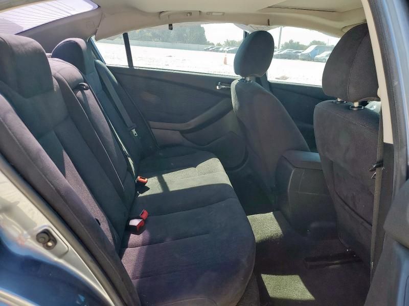 2010 Nissan Altima Base
