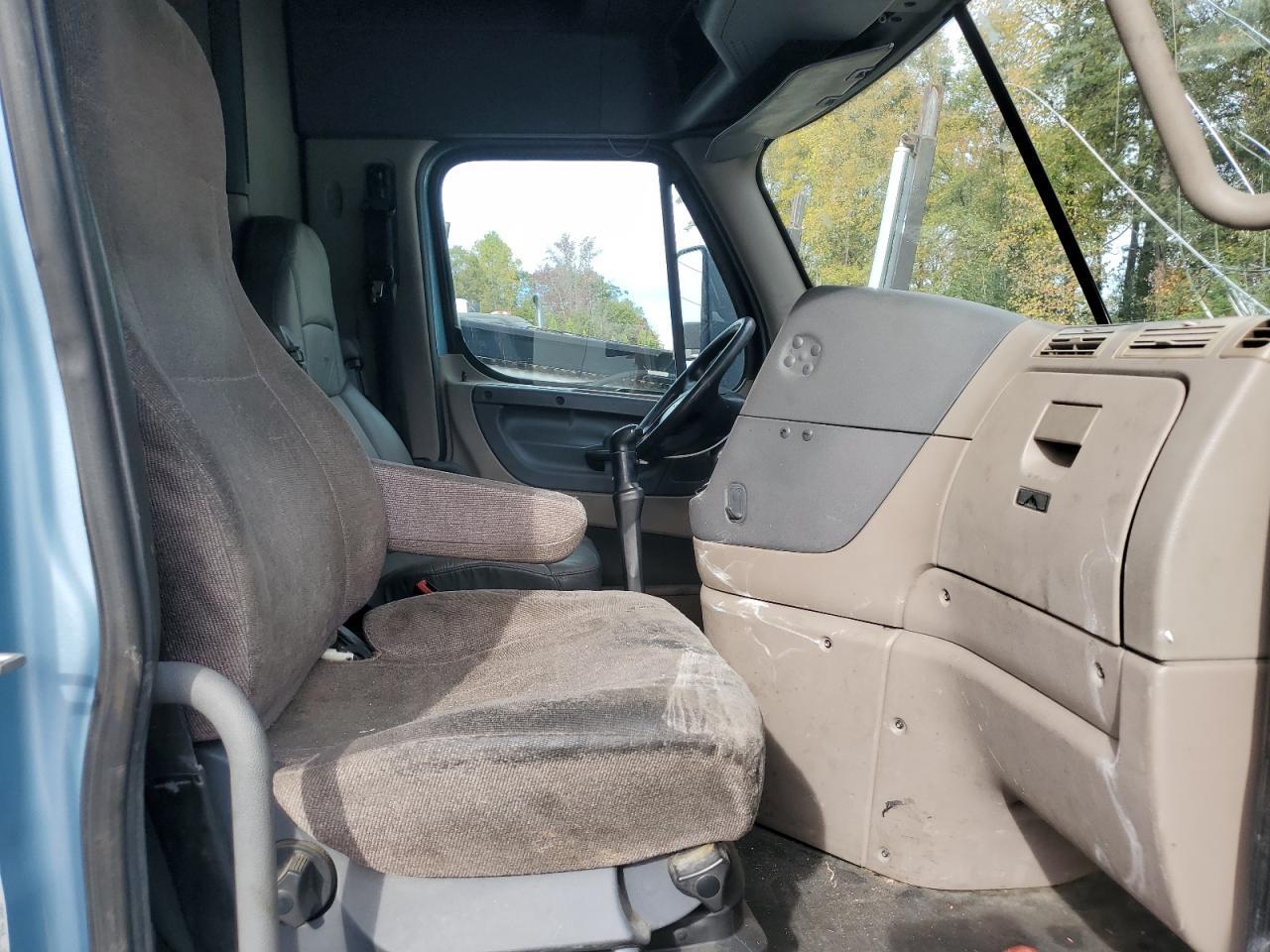 2014 Freightliner Cascadia Semi Truck