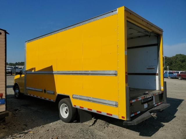 2022 GMC Savana CUT-BOX Truck
