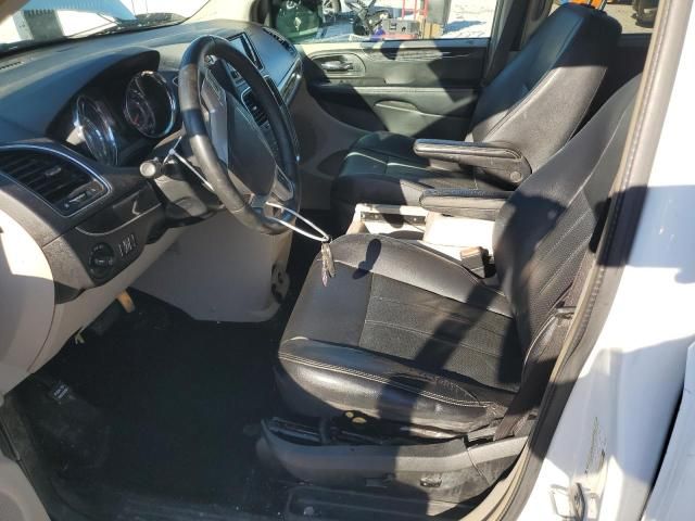 2014 Chrysler Town & Country Touring l