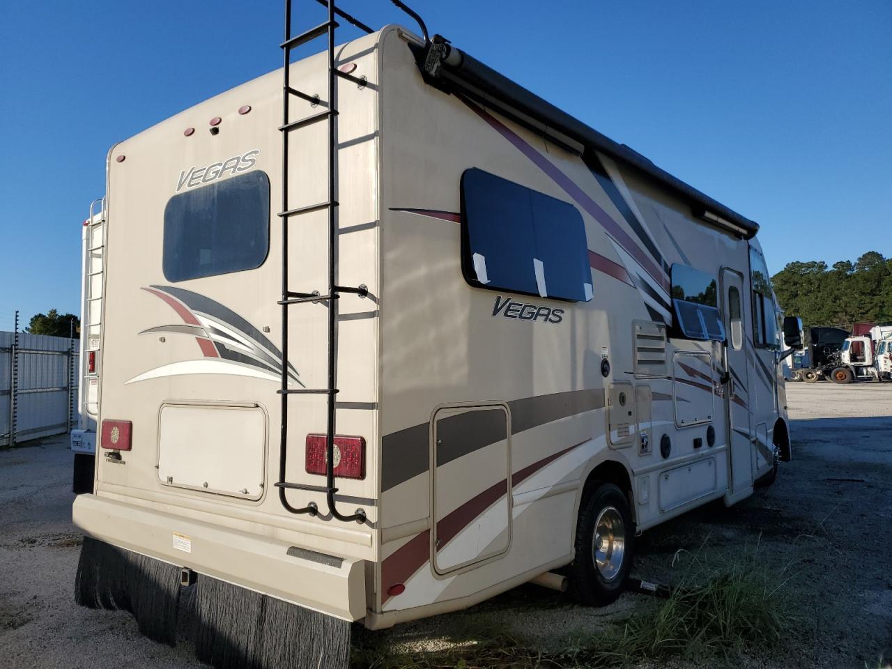 2017 Ford Econoline E450 Super Duty Commercial STR