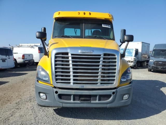 2014 Freightliner 2013 Freightliner Cascadia Semi Truck