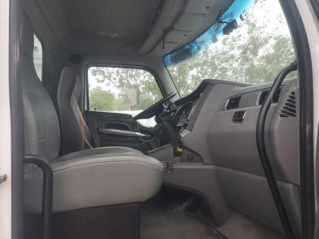 2014 Kenworth T680 Semi Truck
