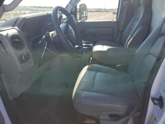 2021 Ford Econoline E350 Super Duty Cutaway Van