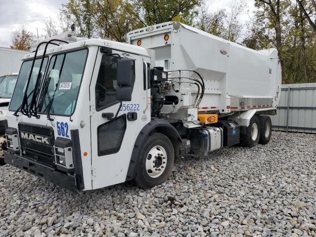 2022 Mack LR