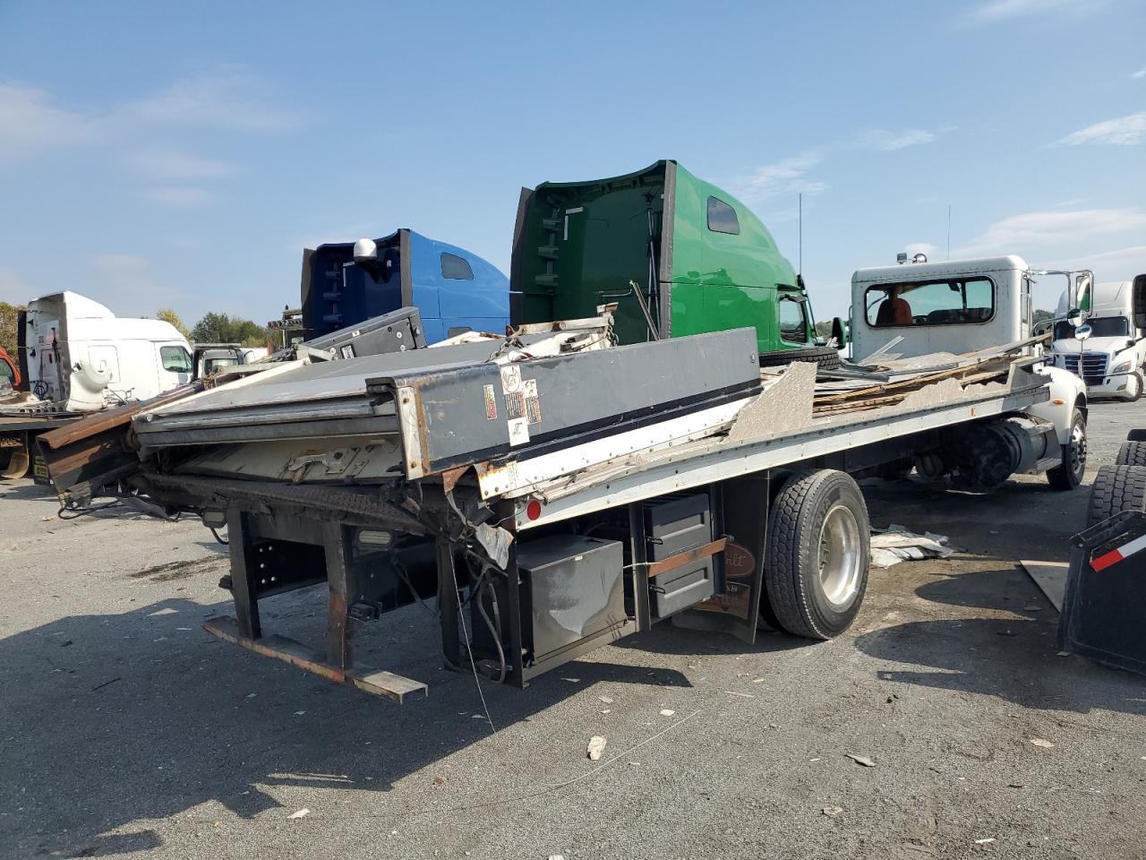 2013 Peterbilt 337 BOX Truck