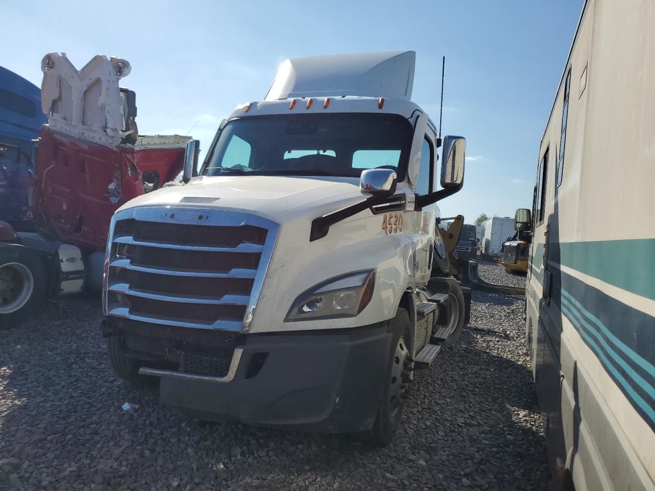 2020 Freightliner Cascadia 126 Semi Truck