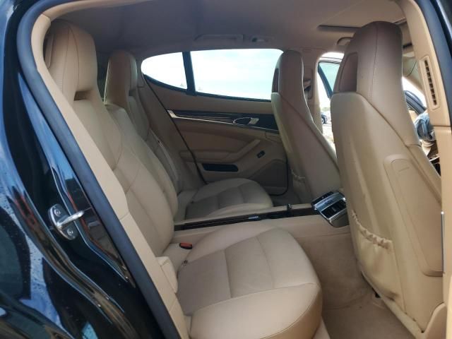 2011 Porsche Panamera 2