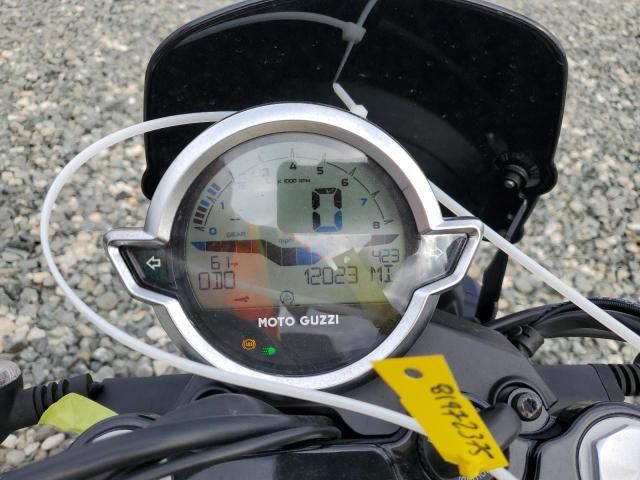 2022 Moto Guzzi V7 Stone