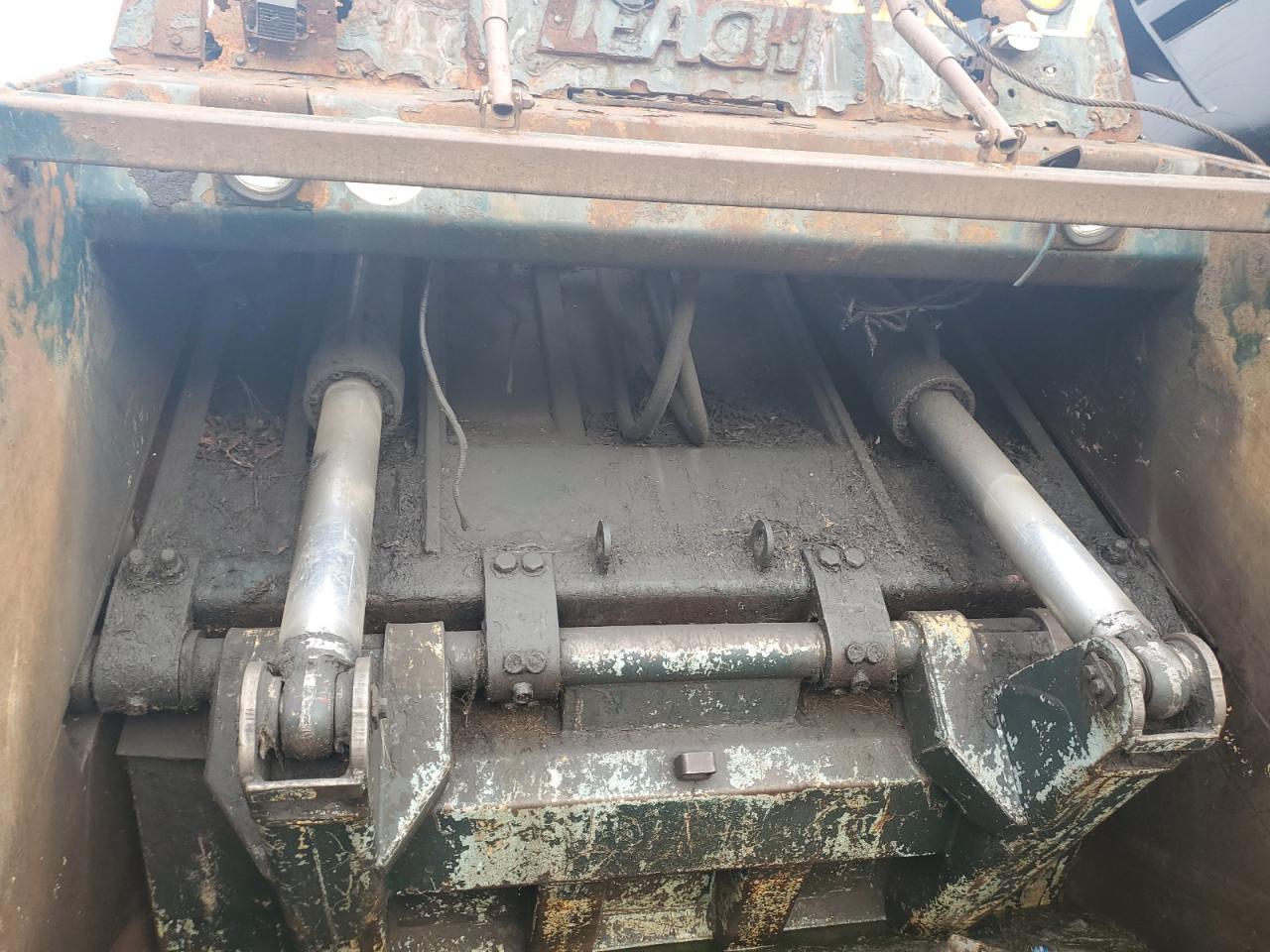 2004 Mack 1991 Mack MR600 Refuse Truck