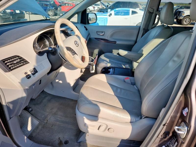 2014 Toyota Sienna XLE