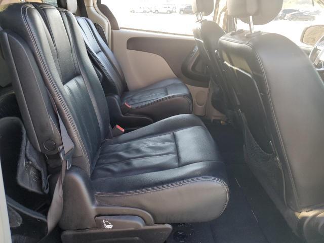 2016 Chrysler Town-count