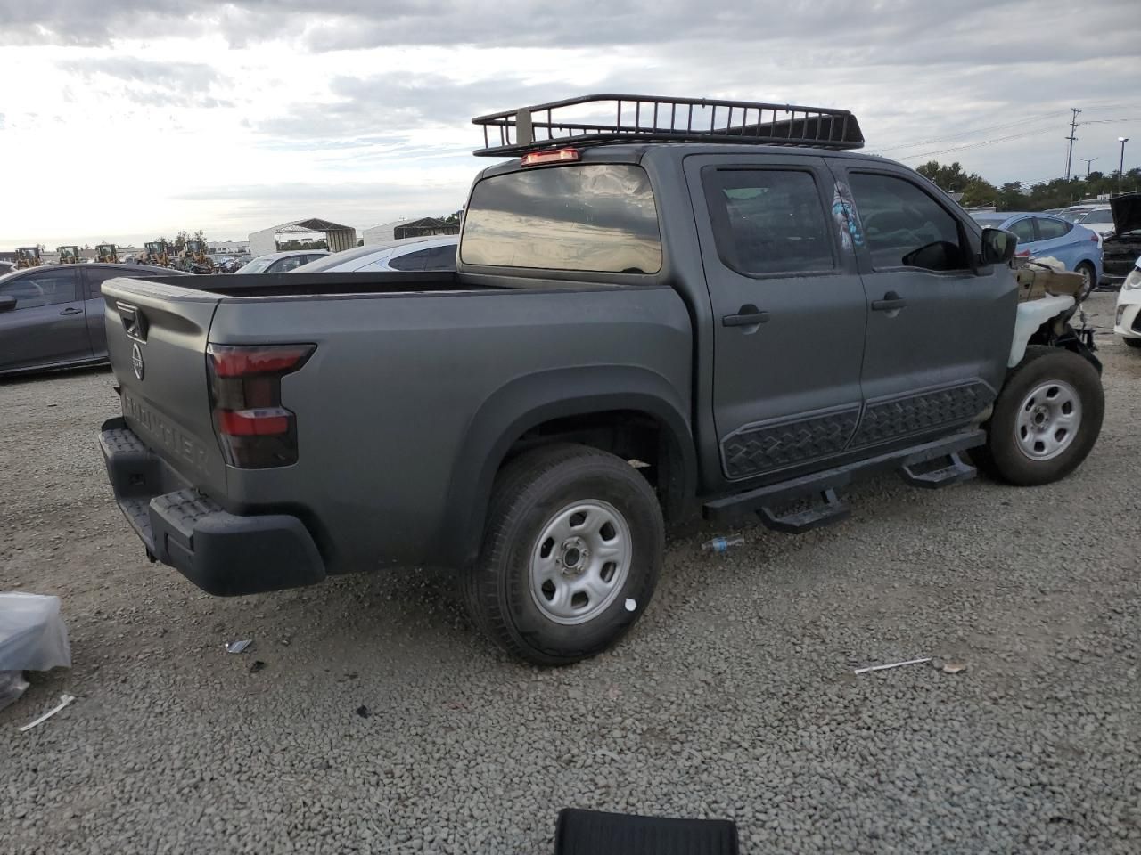 2022 Nissan Frontier s