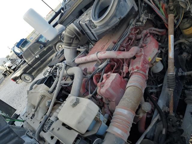 2014 Kenworth T680 Semi Truck