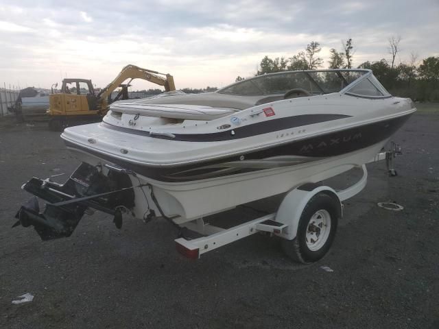 1999 Maxum Boat