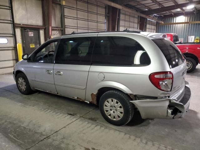 2005 Chrysler Town & Country lx