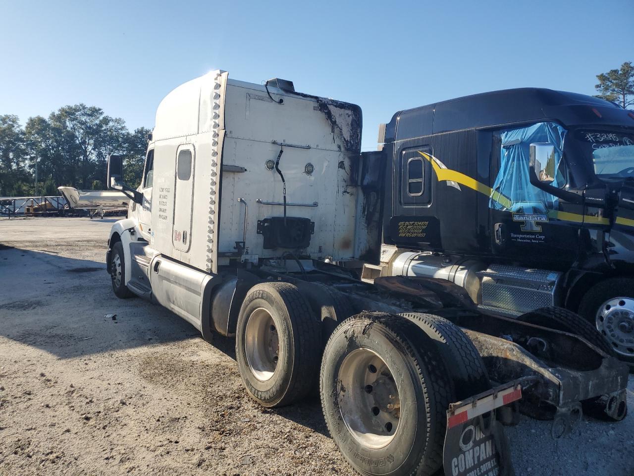 2015 Peterbilt 579 Semi Truck