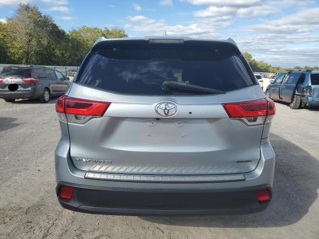 2017 Toyota Highlander se