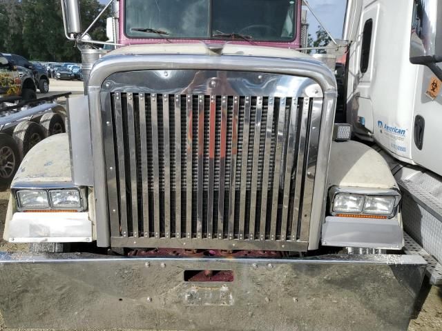 1998 Freightliner FLD Semi Truck