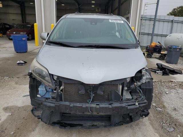 2019 Toyota Sienna se