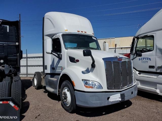 2017 Peterbilt Tractor 2017 Peterbilt 579 Semi Truck