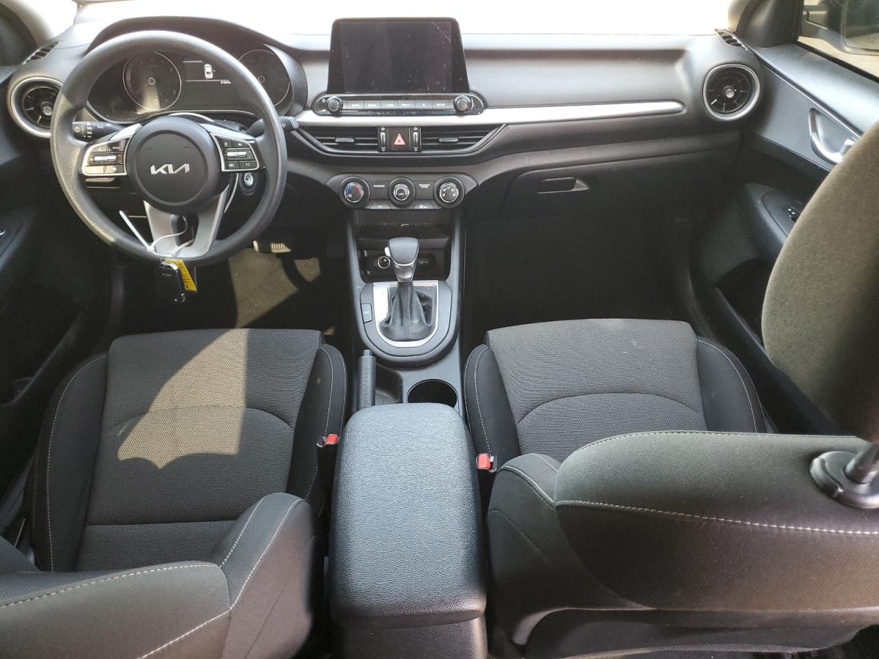 2023 KIA Forte lx
