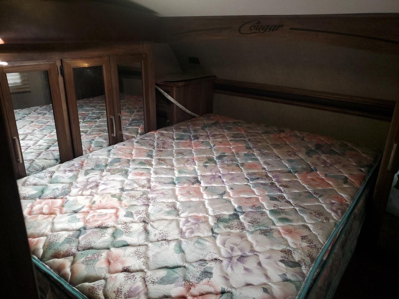 2017 Cougar 30RLS-Camper