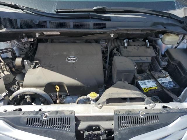 2016 Toyota Sienna LE