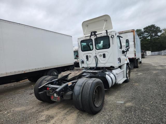 2013 Freightliner Cascadia Semi Truck