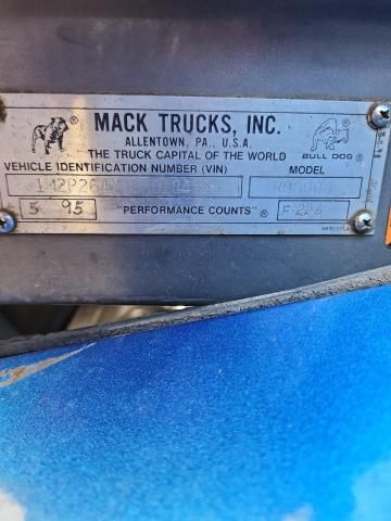 1995 Mack 600 RD600