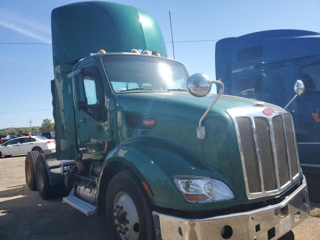 2014 Peterbilt 579 Semi Truck
