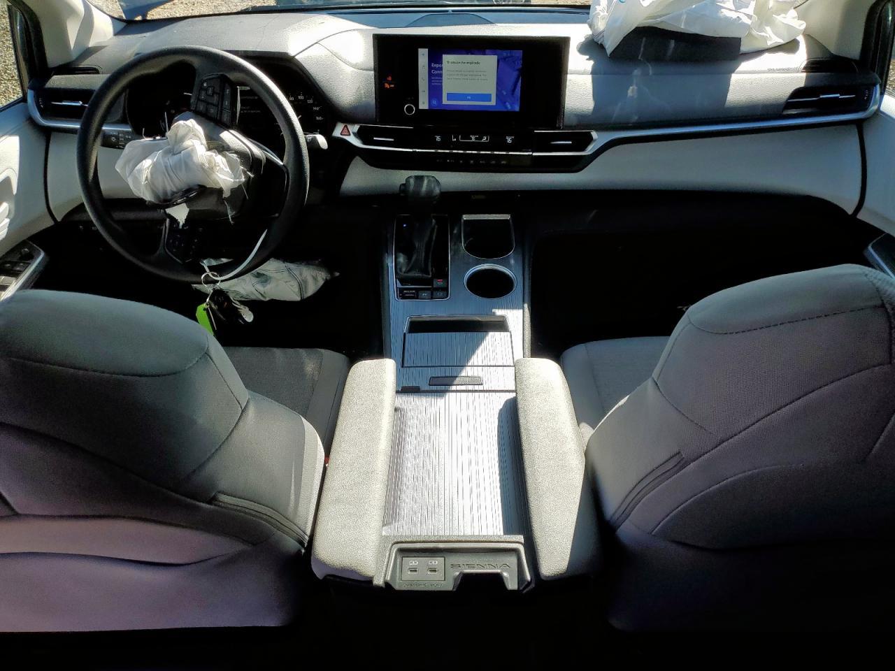 2025 Toyota Sienna le 8 Passenger