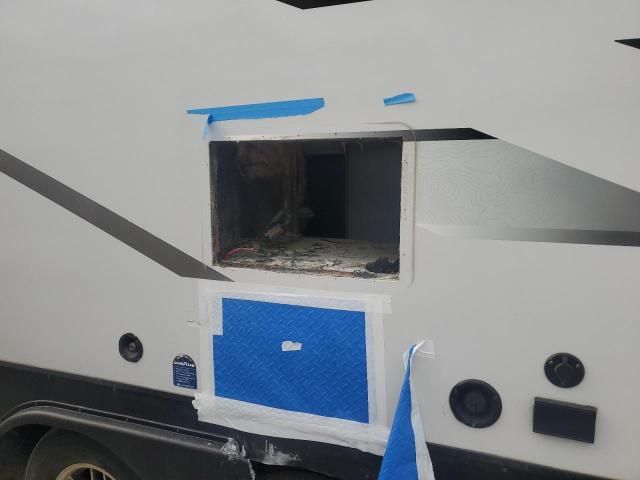 2023 Winnebago Minnie