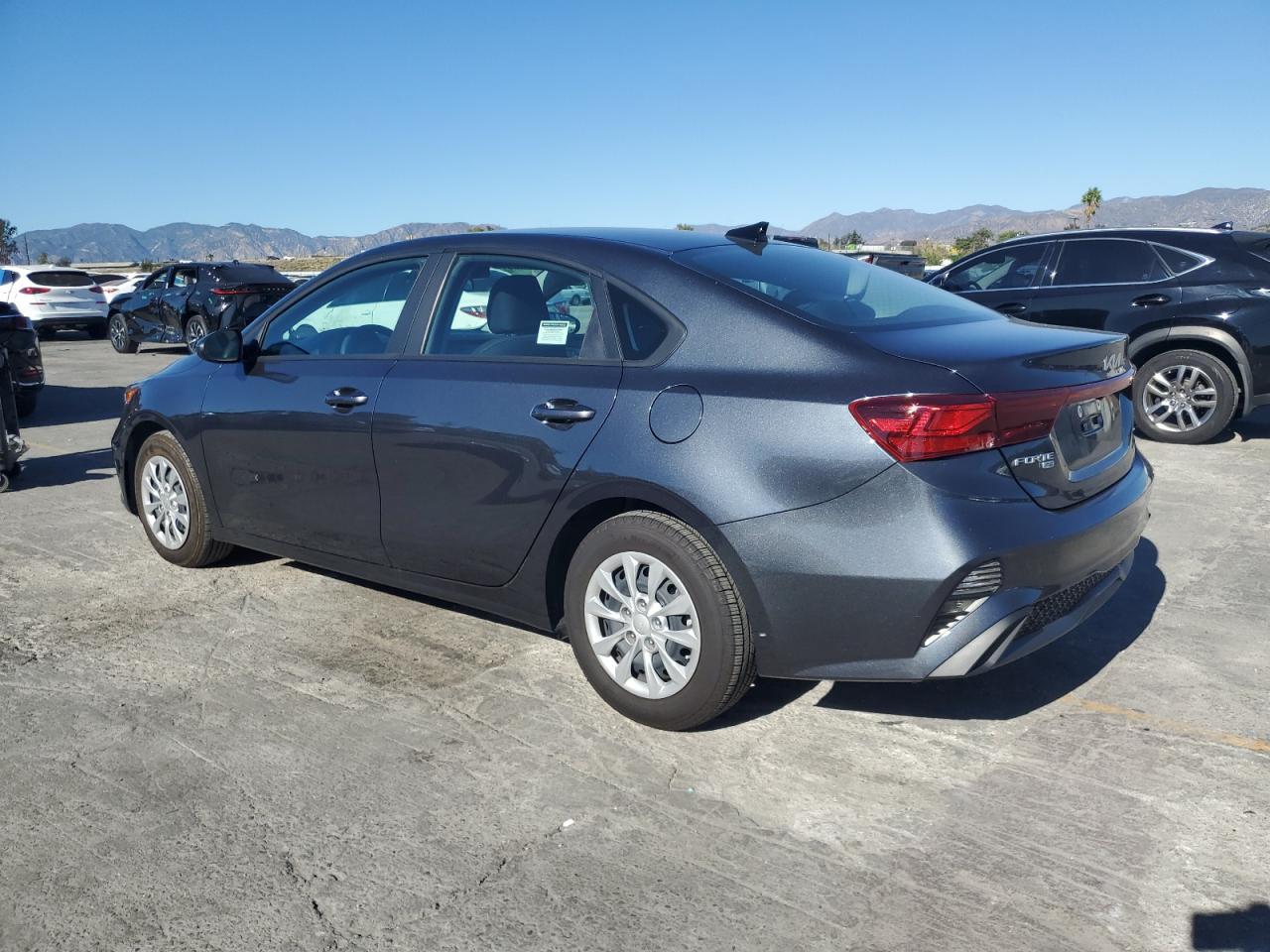2023 KIA Forte lx
