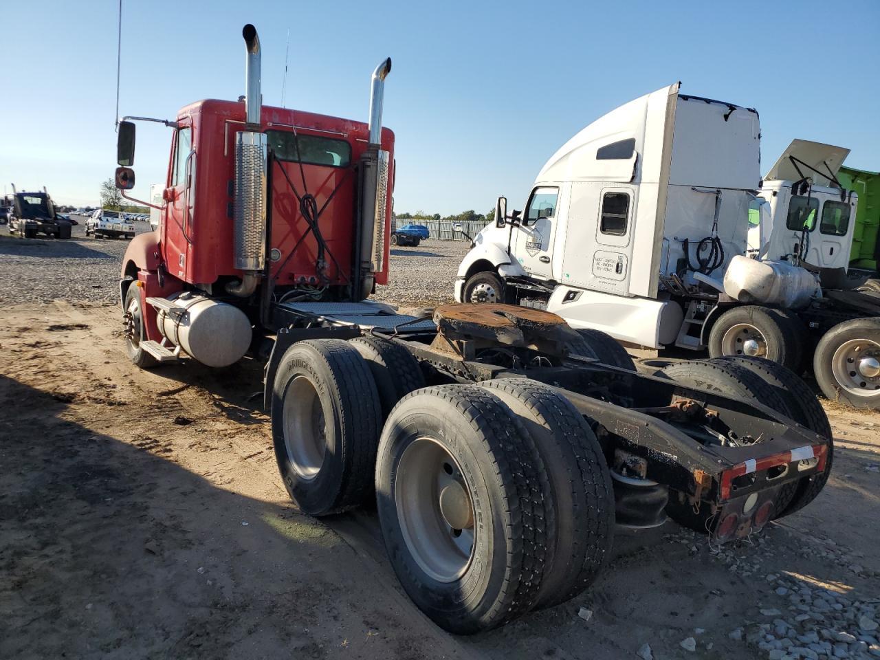 2005 Freightliner Columbia Semi Truck