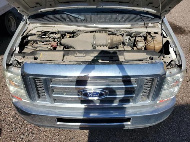 2009 Ford Econoline E350 Super Duty Cutaway Van