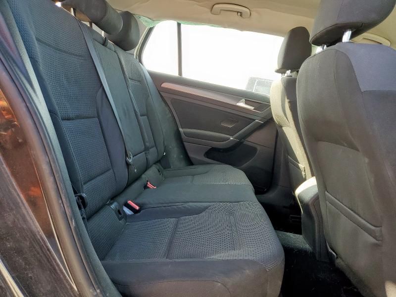 2018 Volkswagen Golf S