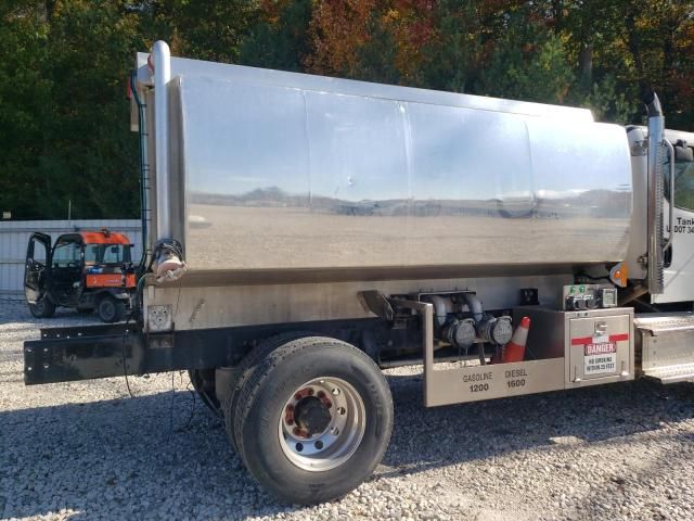 2022 Freightliner M2 106