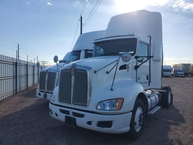 2013 Kenworth T660 Semi Truck
