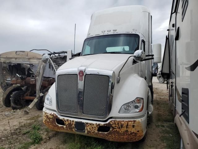 2014 Kenworth T680 Semi Truck