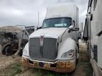 2014 Kenworth T680 Semi Truck