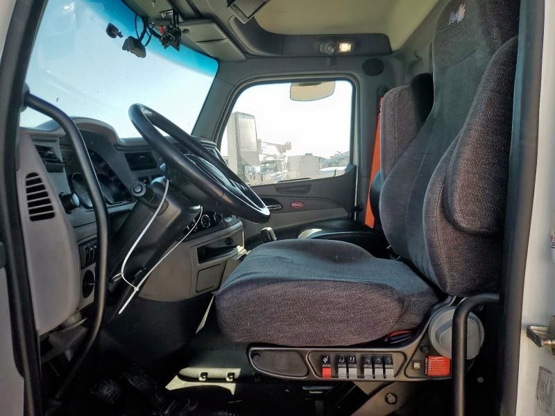 2017 Peterbilt 579 Semi Truck