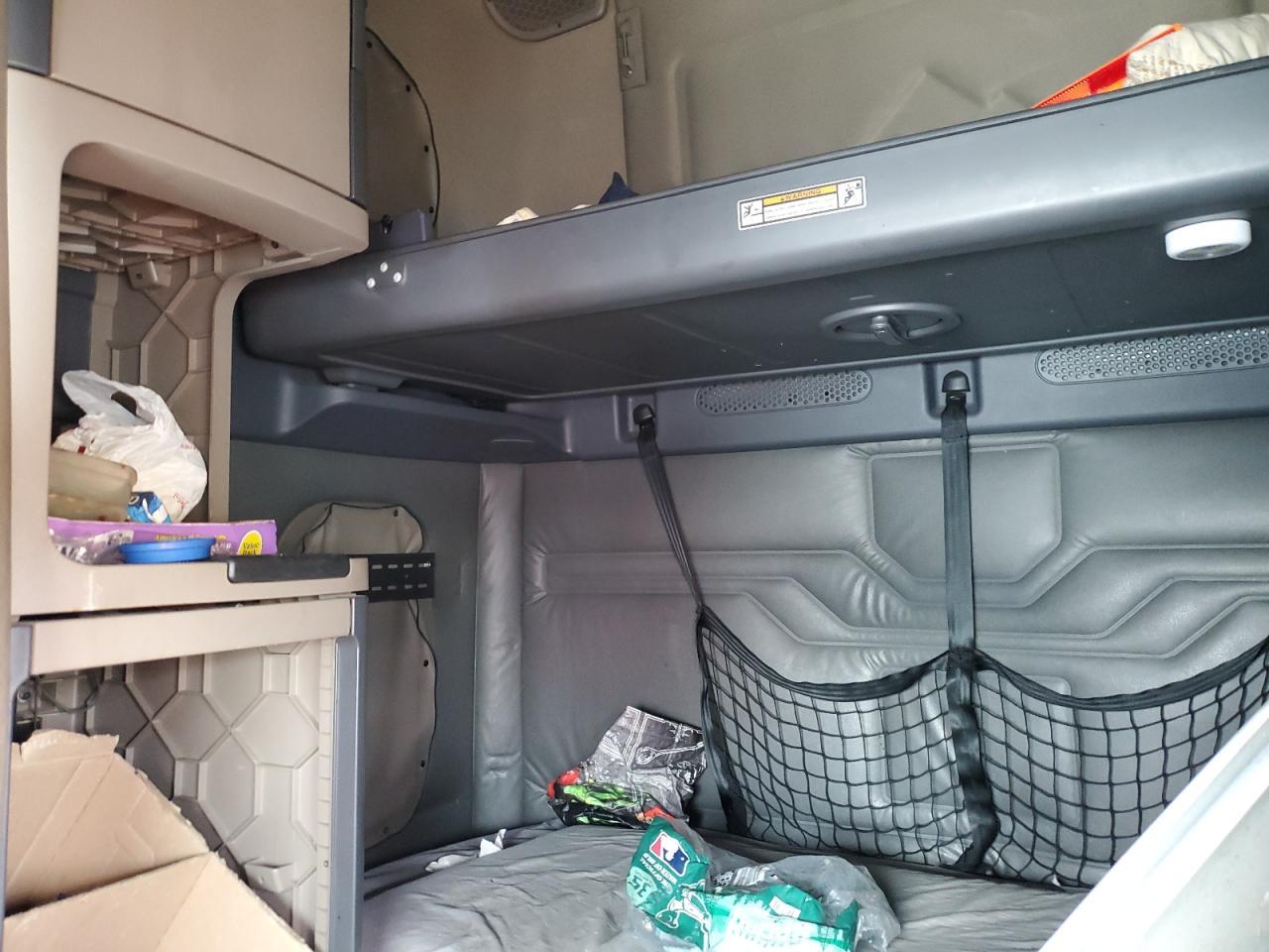 2018 Freigliner 2018 Freightliner Cascadia 125 Semi Truck
