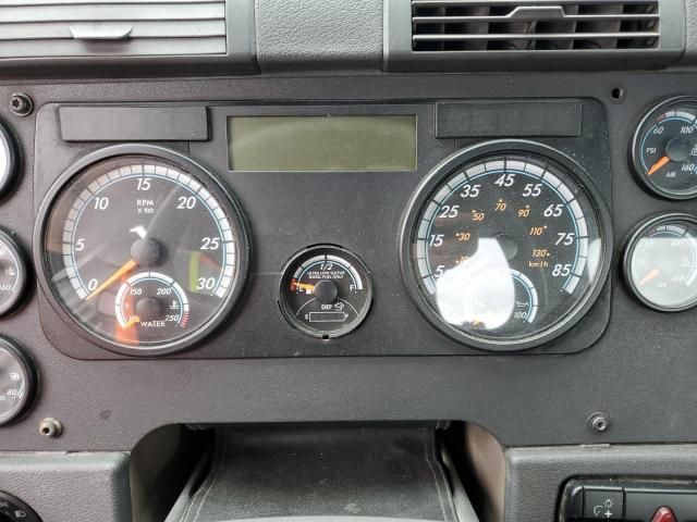2014 Freightliner Cascadia 1-Semi Truck