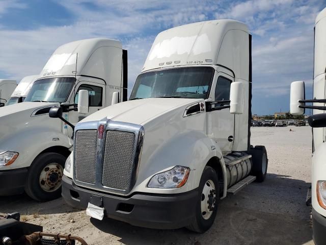 2017 Kenworth T680 Semi Truck